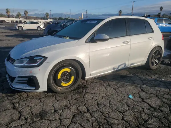 3VW447AUXJM280442 2018 VOLKSWAGEN GTI - Image 1