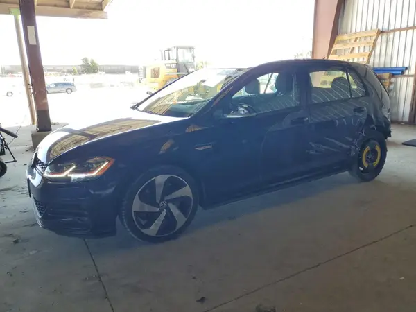 3VW447AUXJM282238 2018 VOLKSWAGEN GTI - Image 1