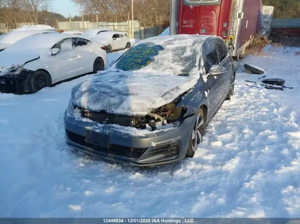 3VW447AUXJM282952 2018 VOLKSWAGEN GTI - Image 2