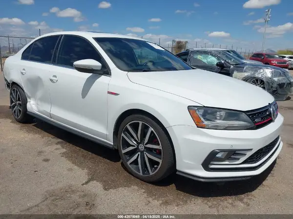 3VW4T7AJ3JM217062 2018 VOLKSWAGEN JETTA - Image 1