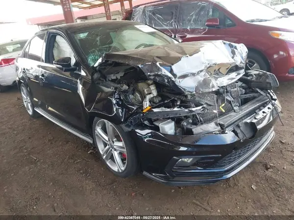 3VW4T7AJ6HM398572 2017 VOLKSWAGEN JETTA - Image 1