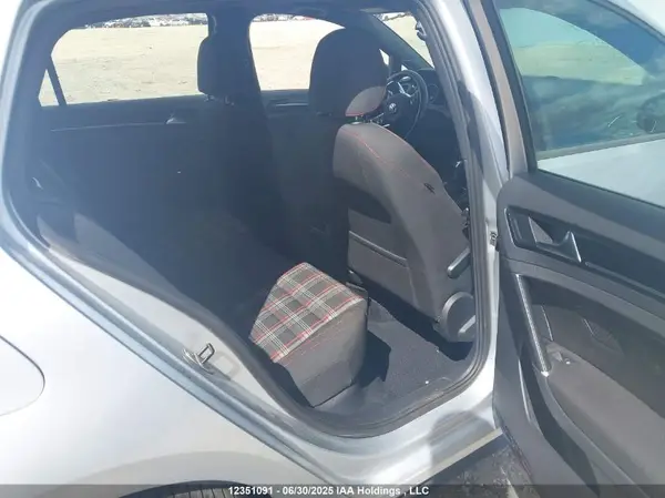 3VW4T7AU0HM038885 2017 VOLKSWAGEN GTI - Image 8