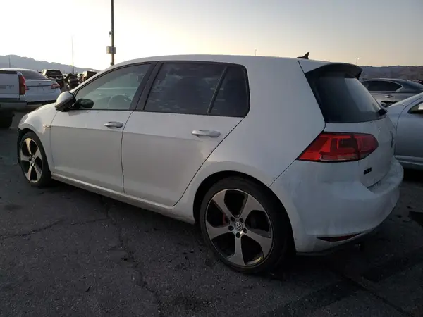 3VW4T7AU2HM016709 2017 VOLKSWAGEN GTI - Image 2