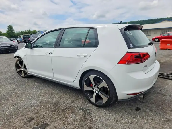 3VW4T7AU2HM052593 2017 VOLKSWAGEN GTI - Image 2