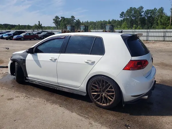 3VW4T7AU2HM062928 2017 VOLKSWAGEN GTI - Image 2