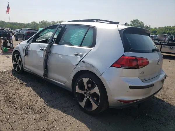 3VW4T7AU3GM017737 2016 VOLKSWAGEN GTI - Image 2