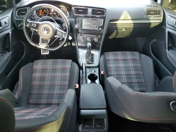 3VW4T7AU3GM018709 2016 VOLKSWAGEN GTI - Image 8