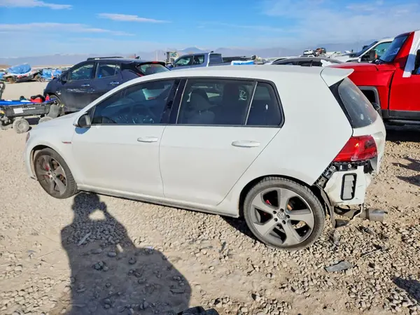 3VW4T7AU3GM024896 2016 VOLKSWAGEN GTI - Image 2