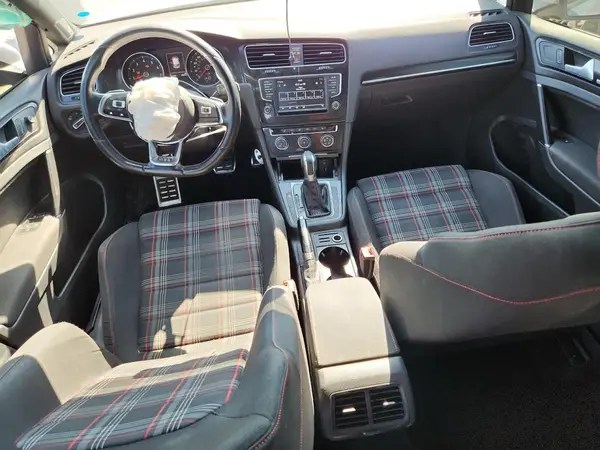 3VW4T7AU3HM019389 2017 VOLKSWAGEN GTI - Image 8