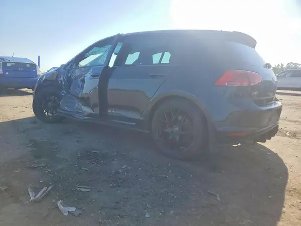 3VW4T7AU3HM061965 2017 VOLKSWAGEN GTI - Image 2