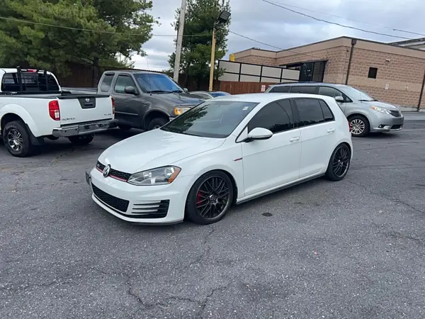 3VW4T7AU3HM064073 2017 VOLKSWAGEN GTI - Image 2