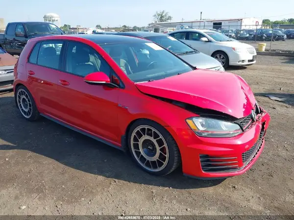 3VW4T7AU4GM014068 2016 VOLKSWAGEN GTI - Image 1