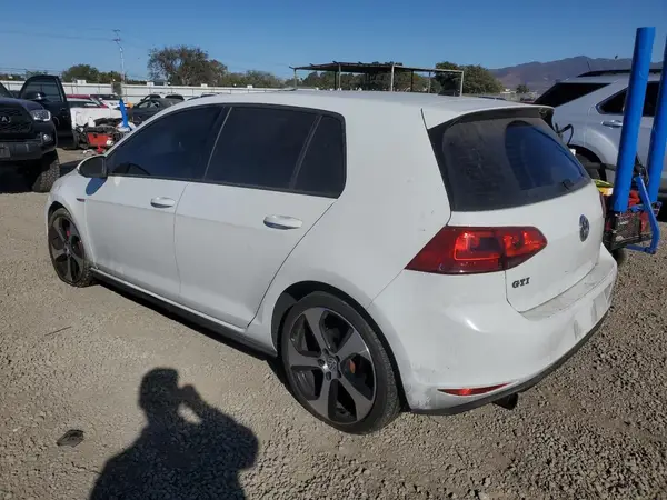 3VW4T7AU4HM037528 2017 VOLKSWAGEN GTI - Image 2