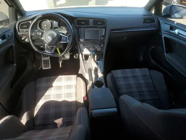 3VW4T7AU4HM037528 2017 VOLKSWAGEN GTI - Image 8