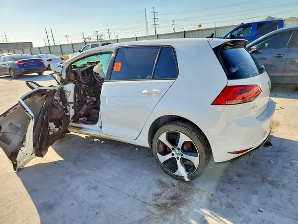 3VW4T7AU4HM062235 2017 VOLKSWAGEN GTI - Image 2