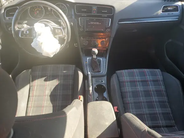 3VW4T7AU4HM070626 2017 VOLKSWAGEN GTI - Image 8