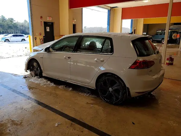 3VW4T7AU5GM031185 2016 VOLKSWAGEN GTI - Image 2