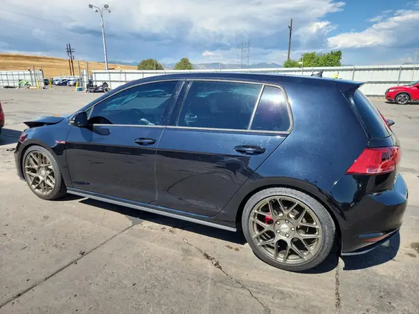 3VW4T7AU5HM021936 2017 VOLKSWAGEN GTI - Image 2
