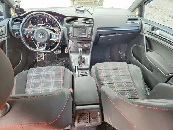 3VW4T7AU6HM015319 2017 VOLKSWAGEN GTI - Image 8