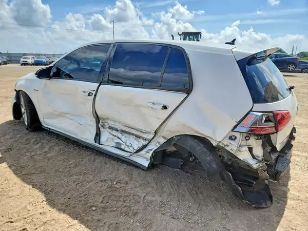 3VW4T7AU7GM022357 2016 VOLKSWAGEN GTI - Image 2