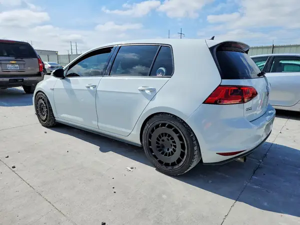 3VW4T7AU7HM008976 2017 VOLKSWAGEN GTI - Image 2