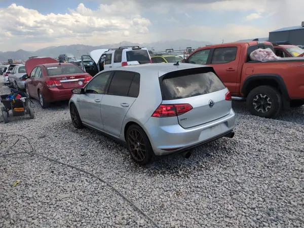 3VW4T7AU7HM063489 2017 VOLKSWAGEN GTI - Image 2