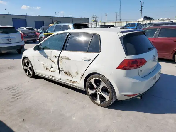 3VW4T7AUXHM069903 2017 VOLKSWAGEN GTI - Image 2