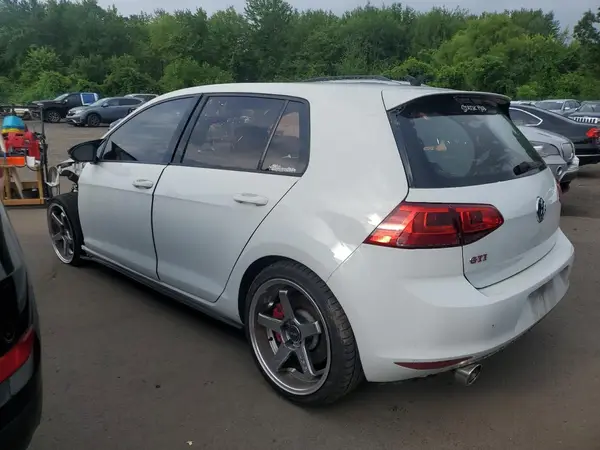 3VW547AU0HM047068 2017 VOLKSWAGEN GTI - Image 2