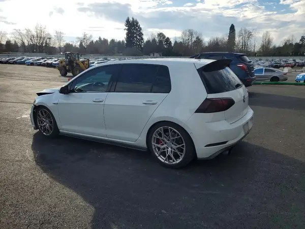 3VW547AU0JM264738 2018 VOLKSWAGEN GTI - Image 2
