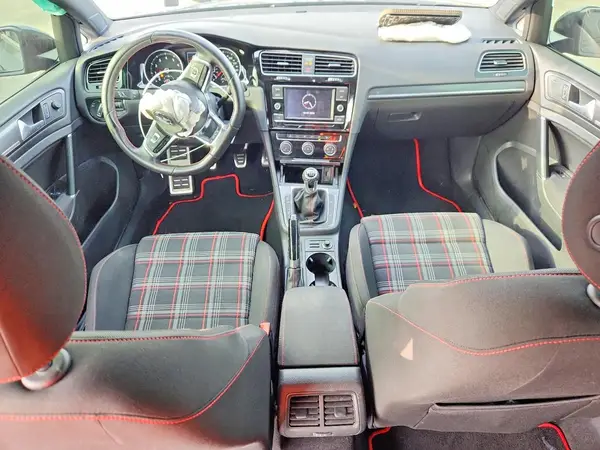 3VW547AU0JM279109 2018 VOLKSWAGEN GTI - Image 8