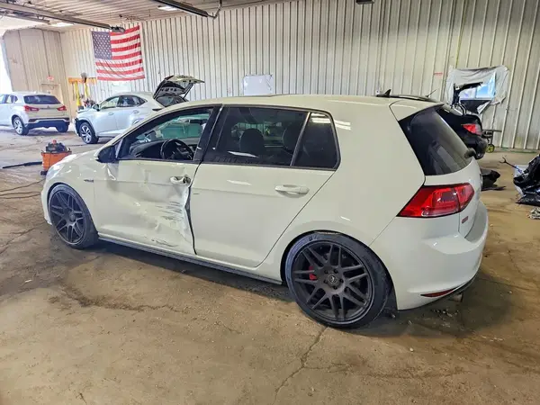 3VW547AU1HM000759 2017 VOLKSWAGEN GTI - Image 2