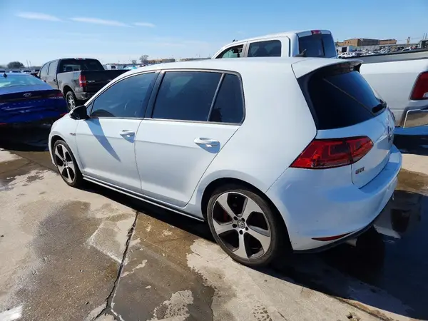 3VW547AU1HM022132 2017 VOLKSWAGEN GTI - Image 2