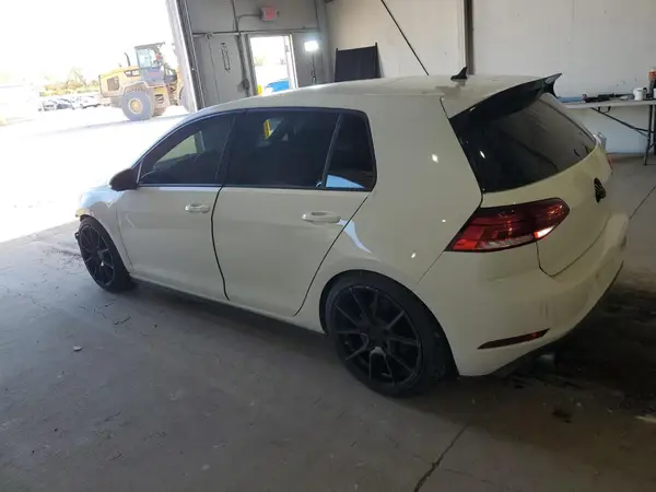 3VW547AU1JM252498 2018 VOLKSWAGEN GTI - Image 2