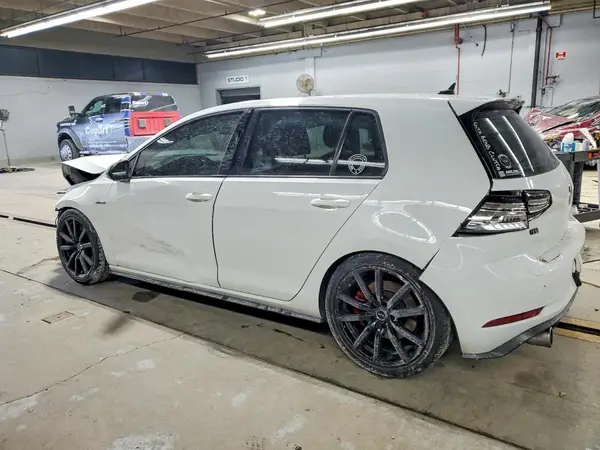 3VW547AU1JM254204 2018 VOLKSWAGEN GTI - Image 2