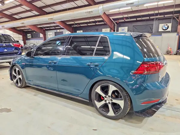 3VW547AU1JM255062 2018 VOLKSWAGEN GTI - Image 2