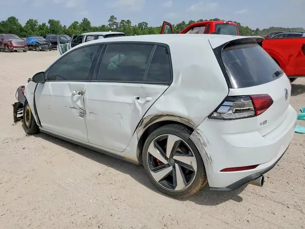 3VW547AU1JM255966 2018 VOLKSWAGEN GTI - Image 2
