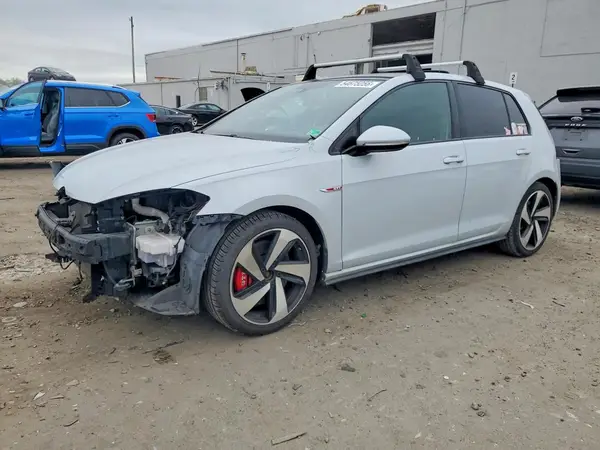3VW547AU1JM263114 2018 VOLKSWAGEN GTI - Image 1