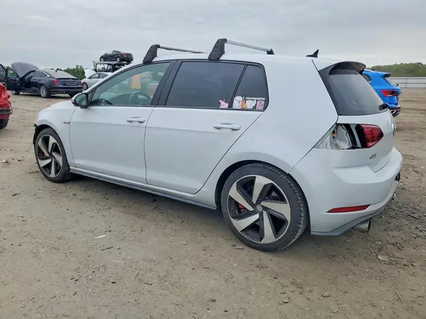 3VW547AU1JM263114 2018 VOLKSWAGEN GTI - Image 2