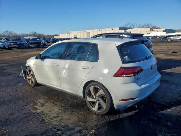3VW547AU1JM265753 2018 VOLKSWAGEN GTI - Image 2