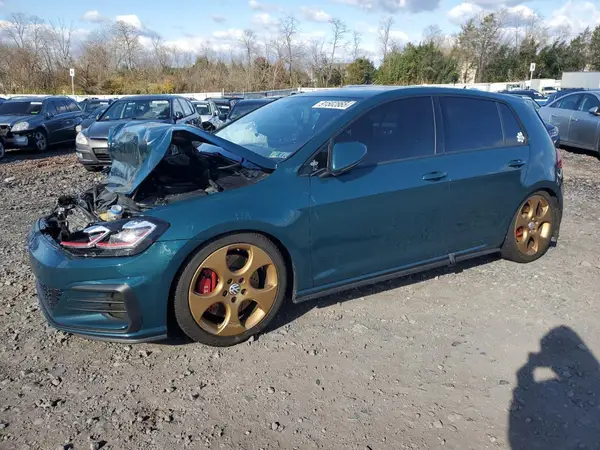 3VW547AU1JM266854 2018 VOLKSWAGEN GTI - Image 1
