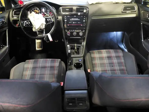 3VW547AU1JM266854 2018 VOLKSWAGEN GTI - Image 8