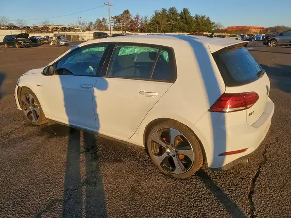 3VW547AU1JM294167 2018 VOLKSWAGEN GTI - Image 2