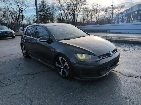 3VW547AU2HM001306 2017 VOLKSWAGEN GTI - Image 1