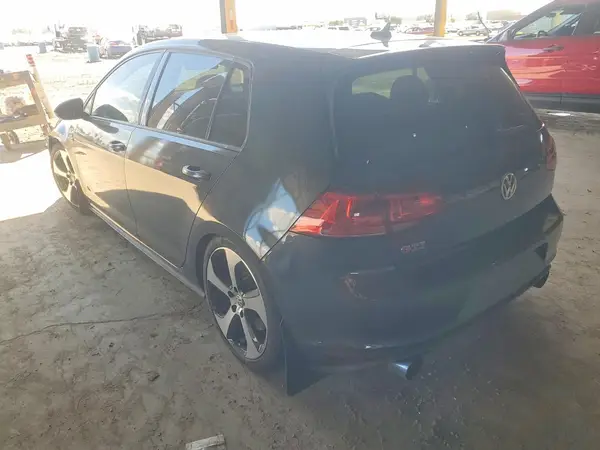 3VW547AU2HM016968 2017 VOLKSWAGEN GTI - Image 2