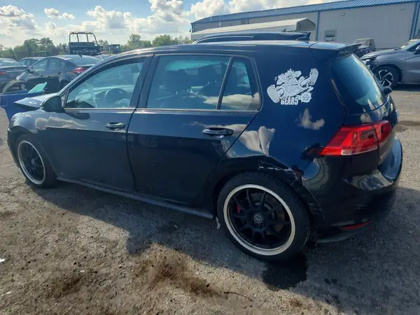 3VW547AU2HM050649 2017 VOLKSWAGEN GTI - Image 2