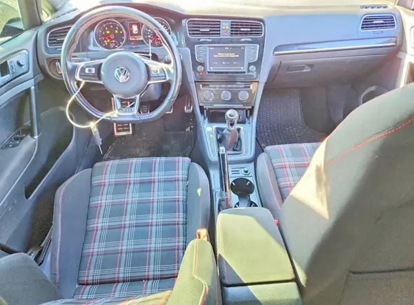 3VW547AU2HM062588 2017 VOLKSWAGEN GTI - Image 8