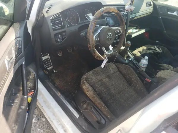 3VW547AU2JM275563 2018 VOLKSWAGEN GTI - Image 8