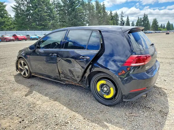 3VW547AU2JM297711 2018 VOLKSWAGEN GTI - Image 2