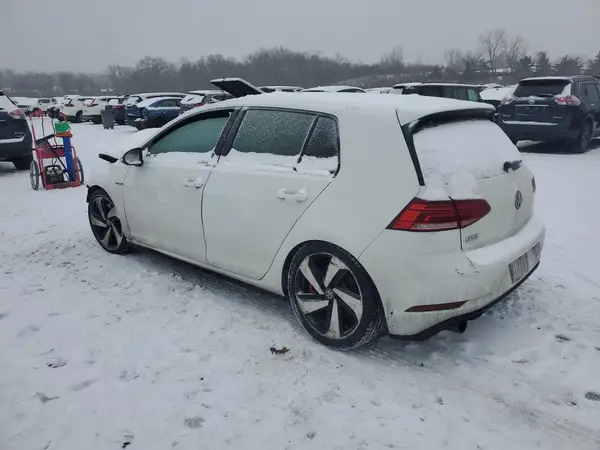 3VW547AU3JM252812 2018 VOLKSWAGEN GTI - Image 2