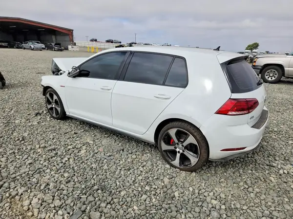 3VW547AU3JM273496 2018 VOLKSWAGEN GTI - Image 2